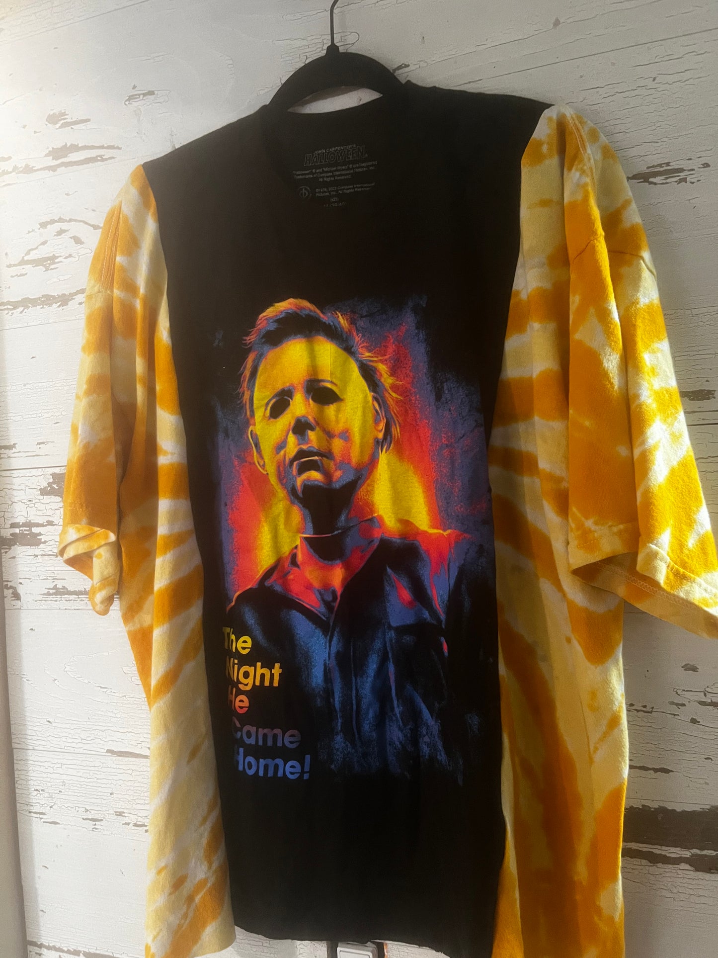 XL: Michael Myers / yellow tie dye